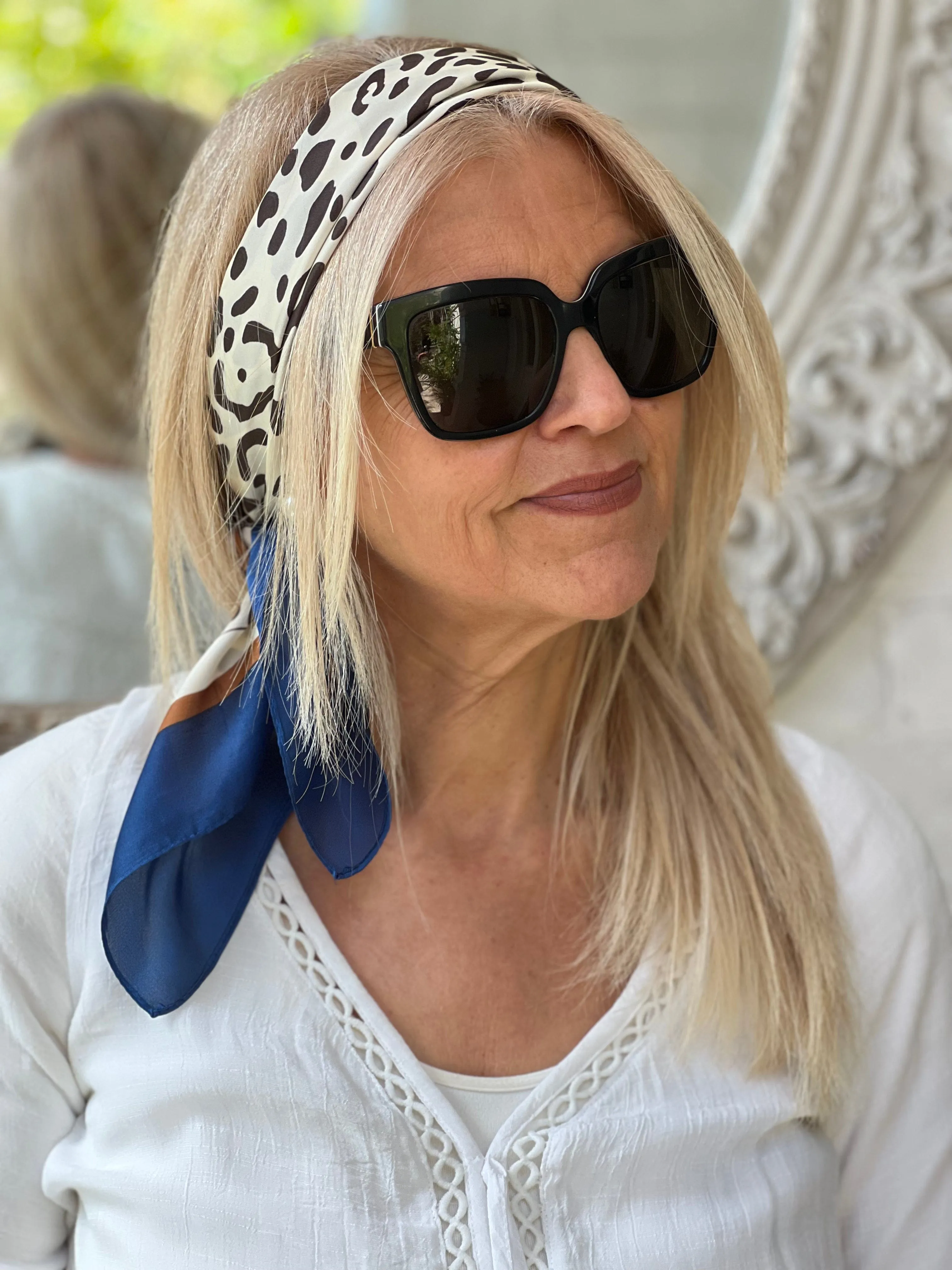 💥 Leopard Print Neck Scarf Square White Blue Border