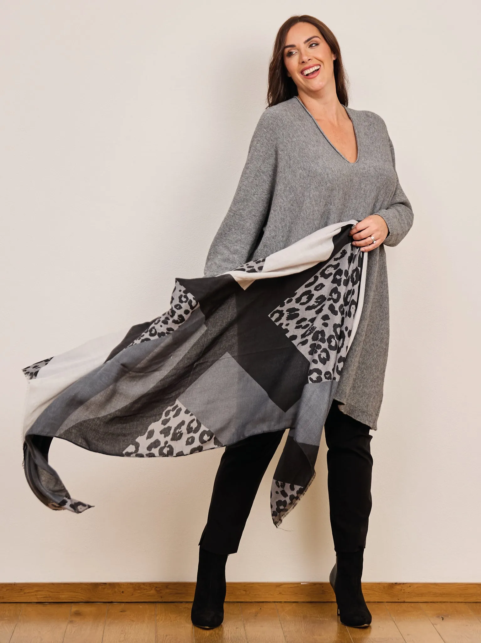 Block Leopard Print Scarf - Grey