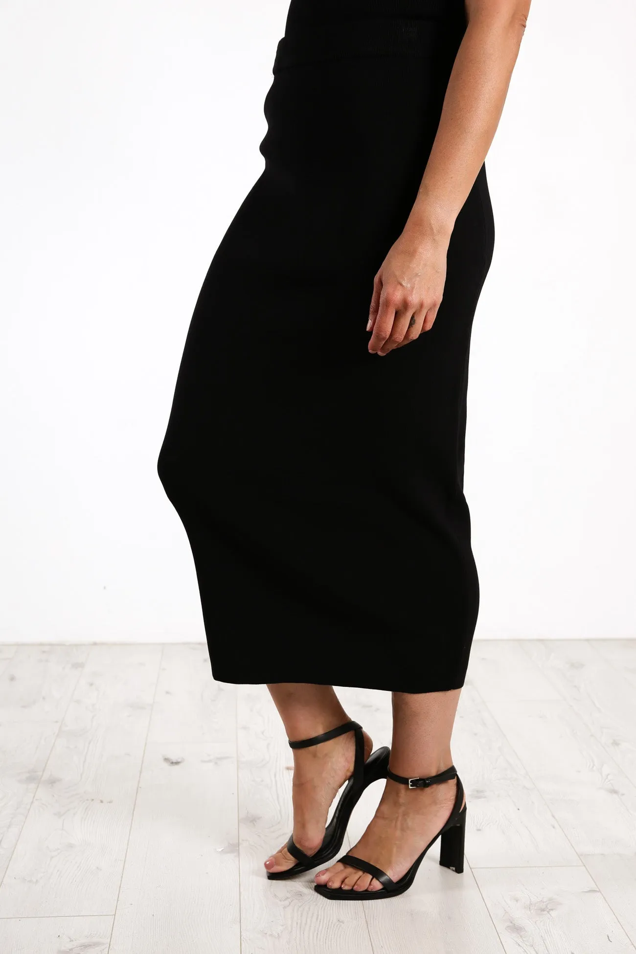 Borderline Skirt Black