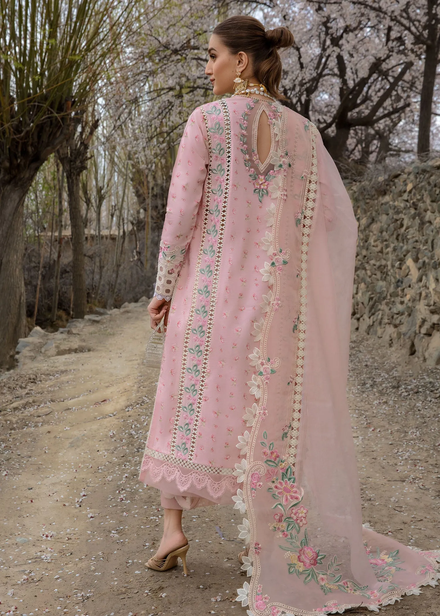 Crimson X Saira Shakira Luxury Lawn – Believe In Her - Blush Pink