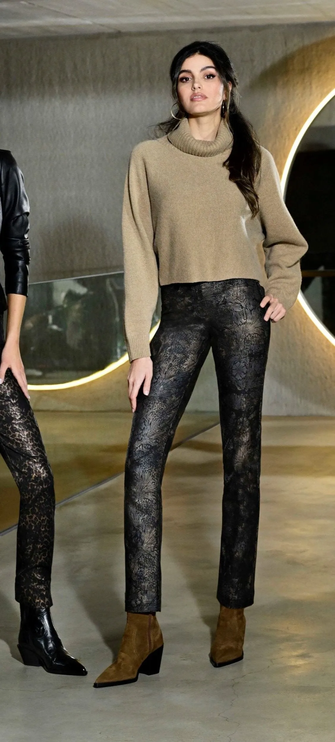 Robell Bella Full length stretch printed trousers in Black and Bronze print